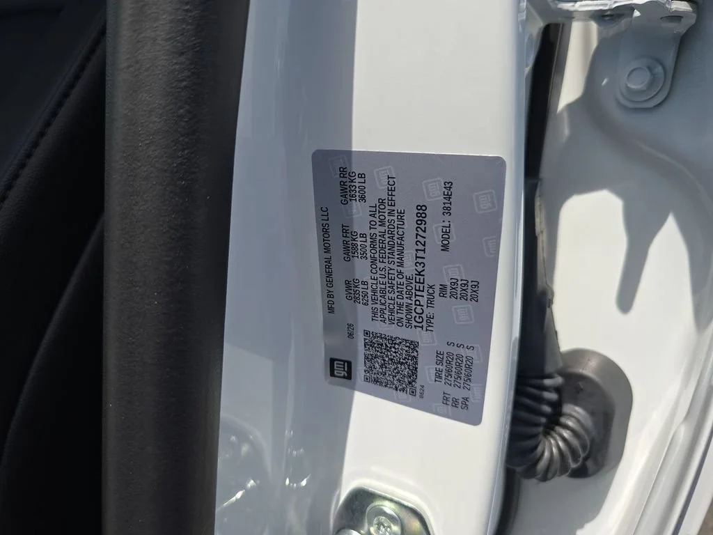 New 2026 Summit White Chevrolet Trail Boss image 39