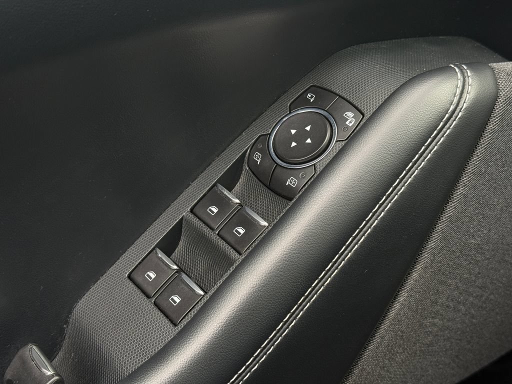 Used 2021  Ford Premium image 16
