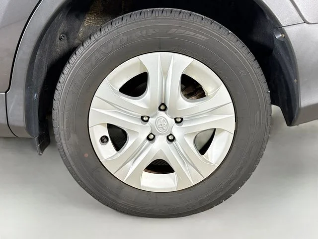 Used 2014 Gray Toyota LE image 28