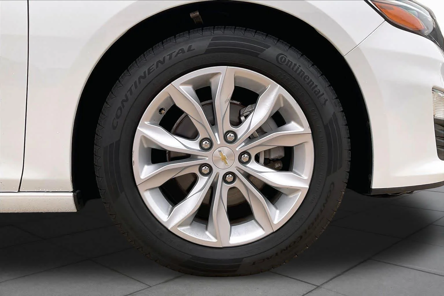 Used 2024 Summit White Chevrolet LT image 11