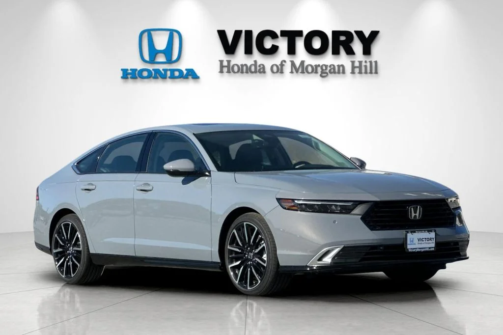 New 2026 Urban Gray Pearl Honda Touring image 2