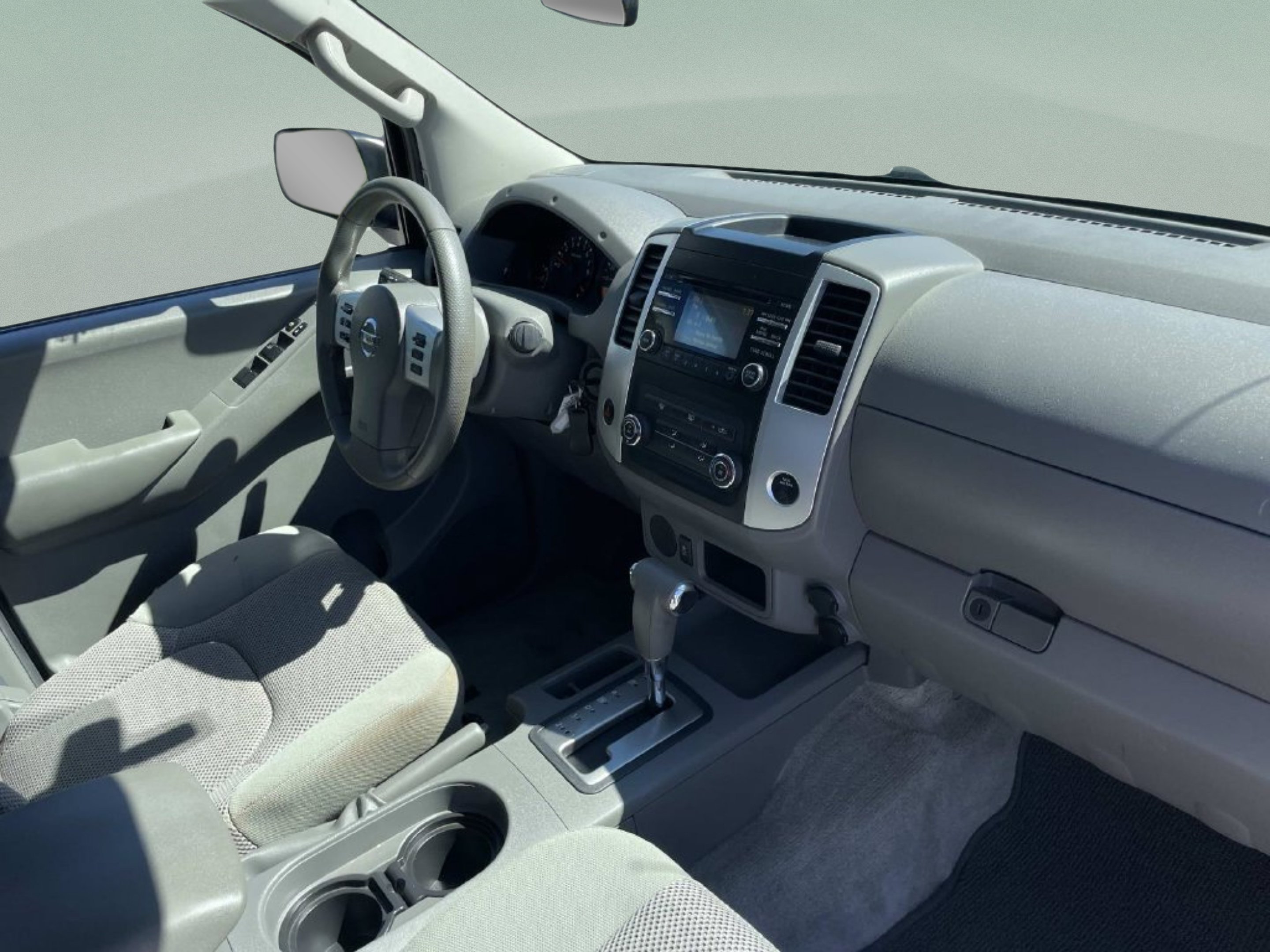 Used 2013 White Nissan SV image 16