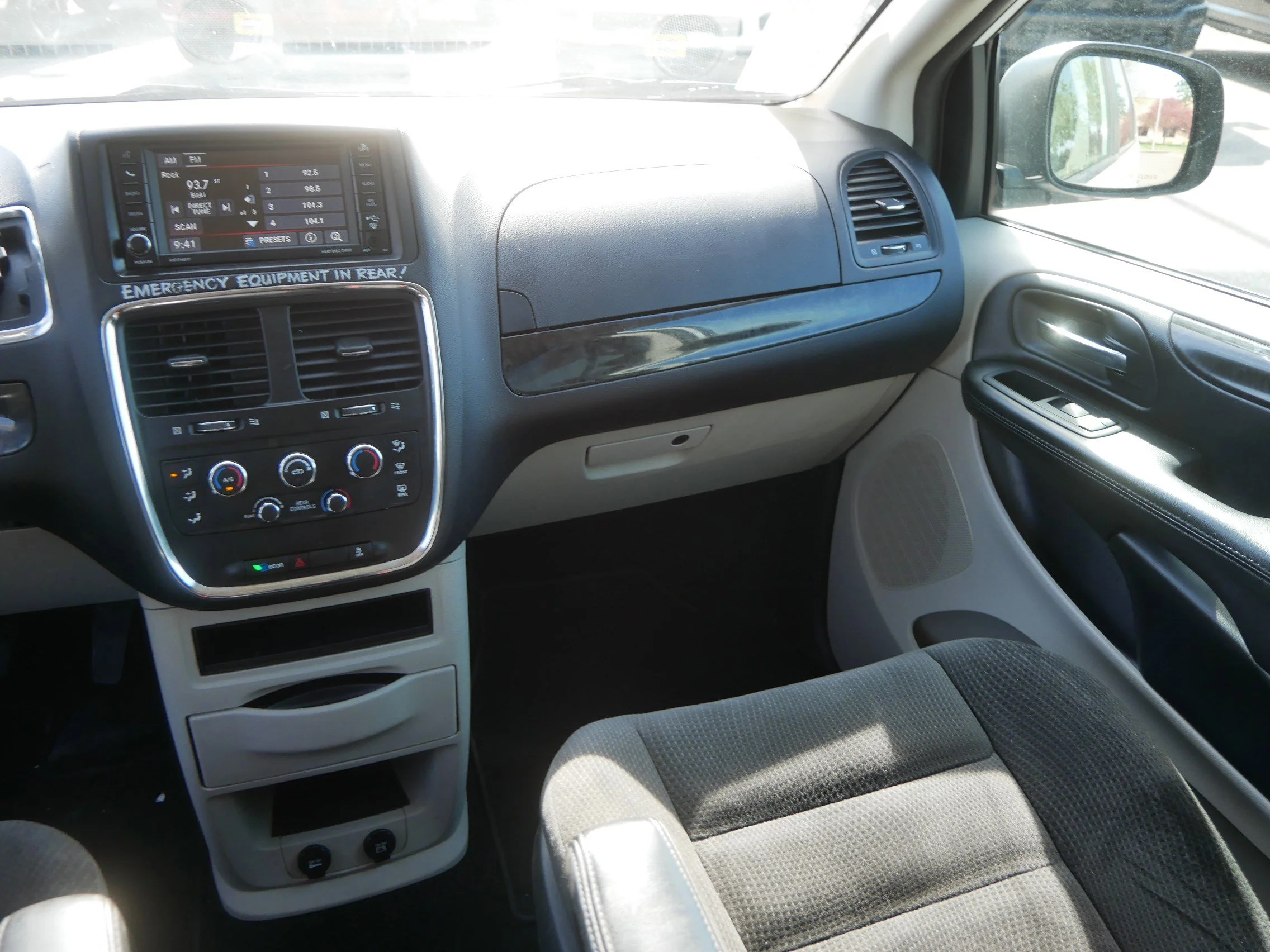 Used 2017 White Knuckle Clearcoat Dodge SE image 11