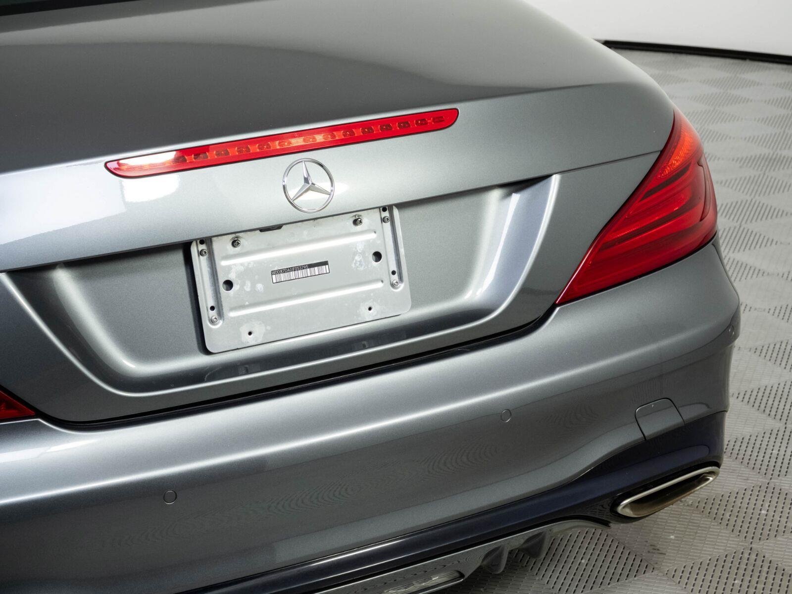 Used 2018 Selenite Grey Metallic Mercedes-Benz SL 550 image 33