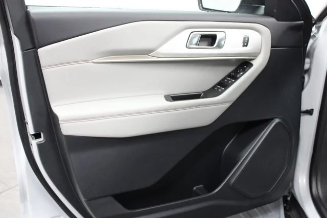 New 2026 Space White Metallic Ford Active image 35