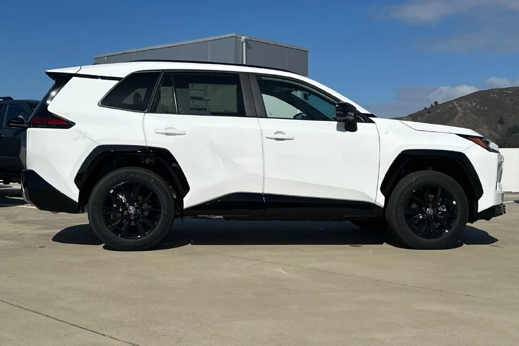New 2026 Ice Cap Toyota  SE image 3