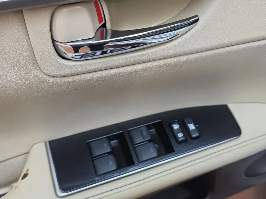 Used 2018 White Lexus 350 image 24