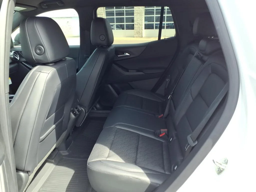 New 2026 Summit White Chevrolet FWD LT image 6