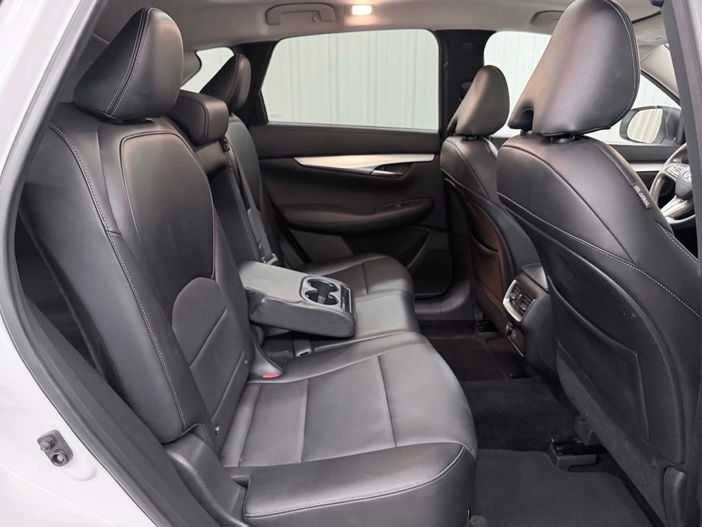 Used 2020 White INFINITI LUXE image 33