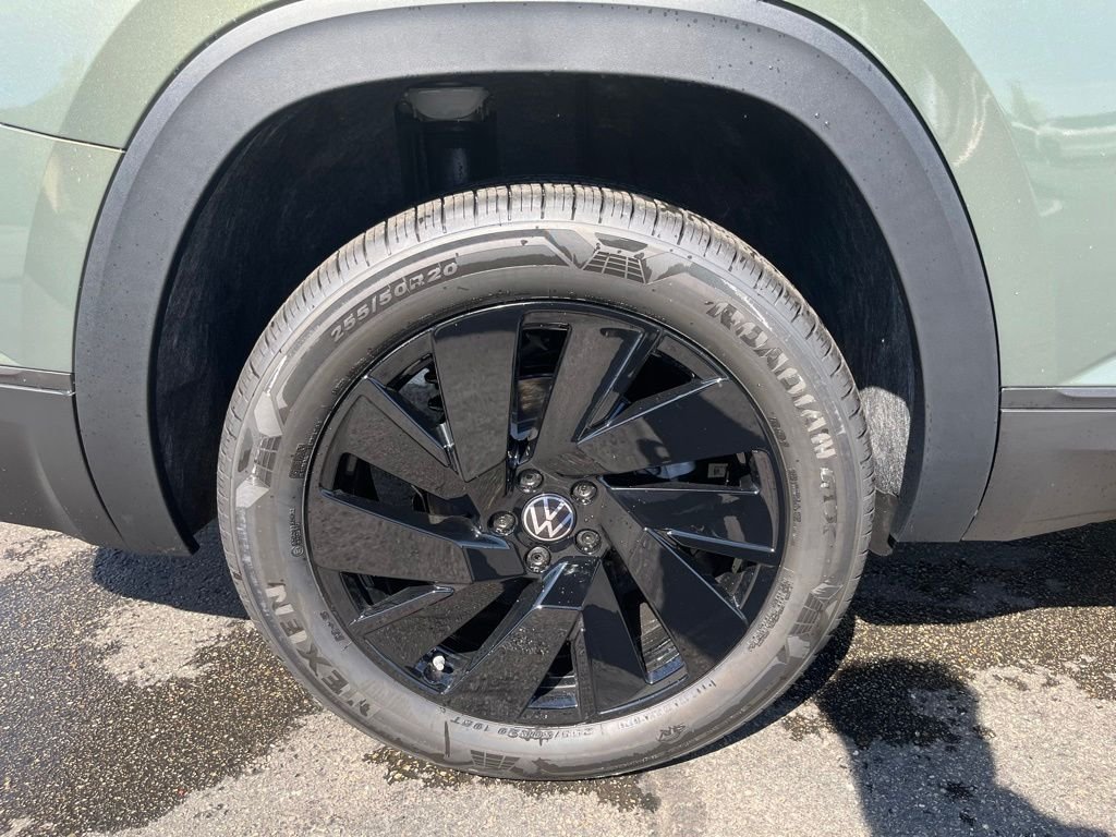 New 2026 Green Volkswagen 2.0T SE w/Technology image 27