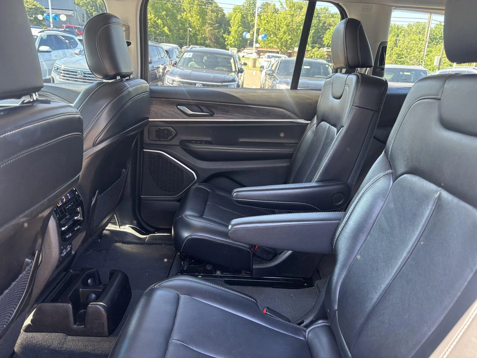 Used 2021 Diamond Black Crystal Pearlcoat Jeep Limited image 31
