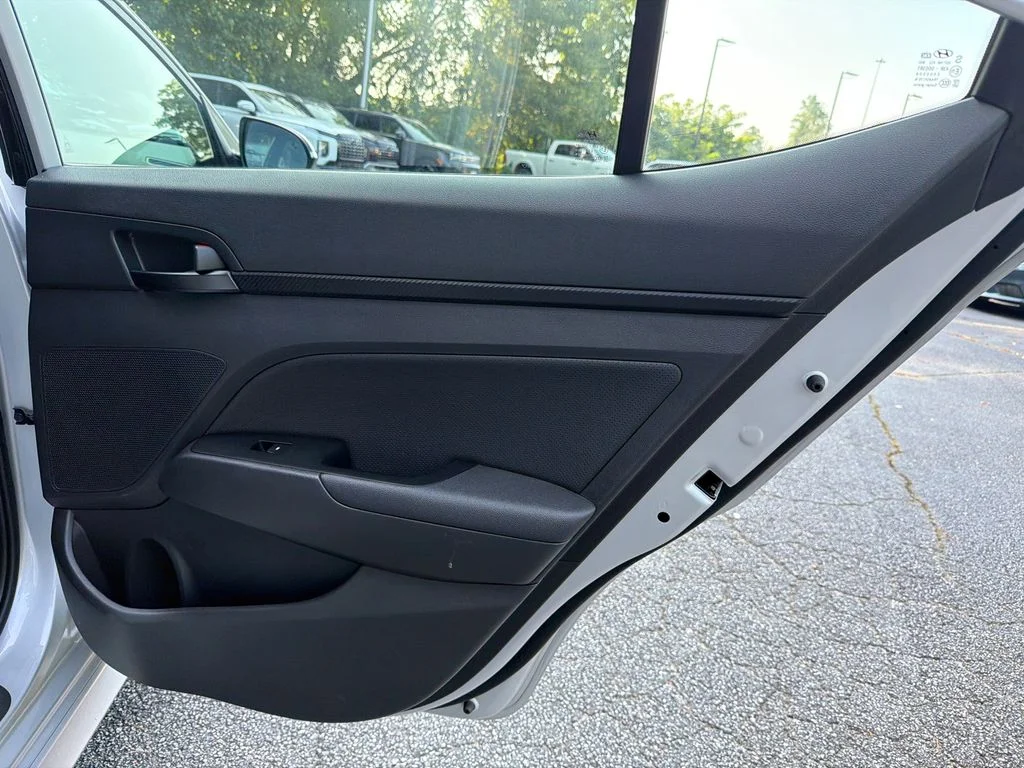 Used 2019 Silver Hyundai Sport image 16
