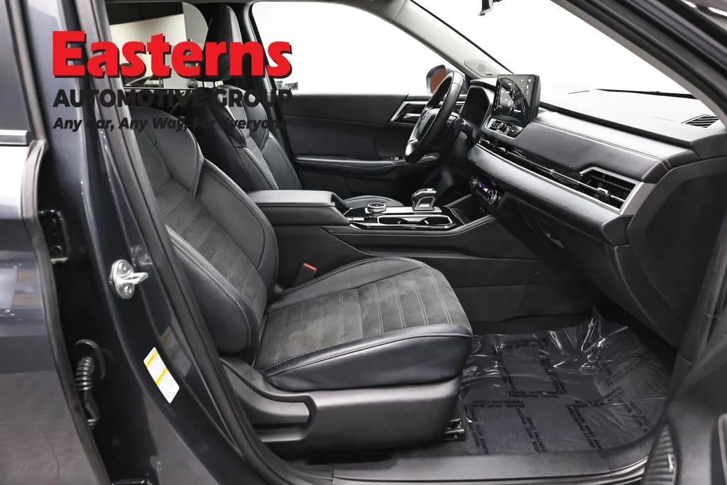 Used 2025 Gray Mitsubishi SE image 24