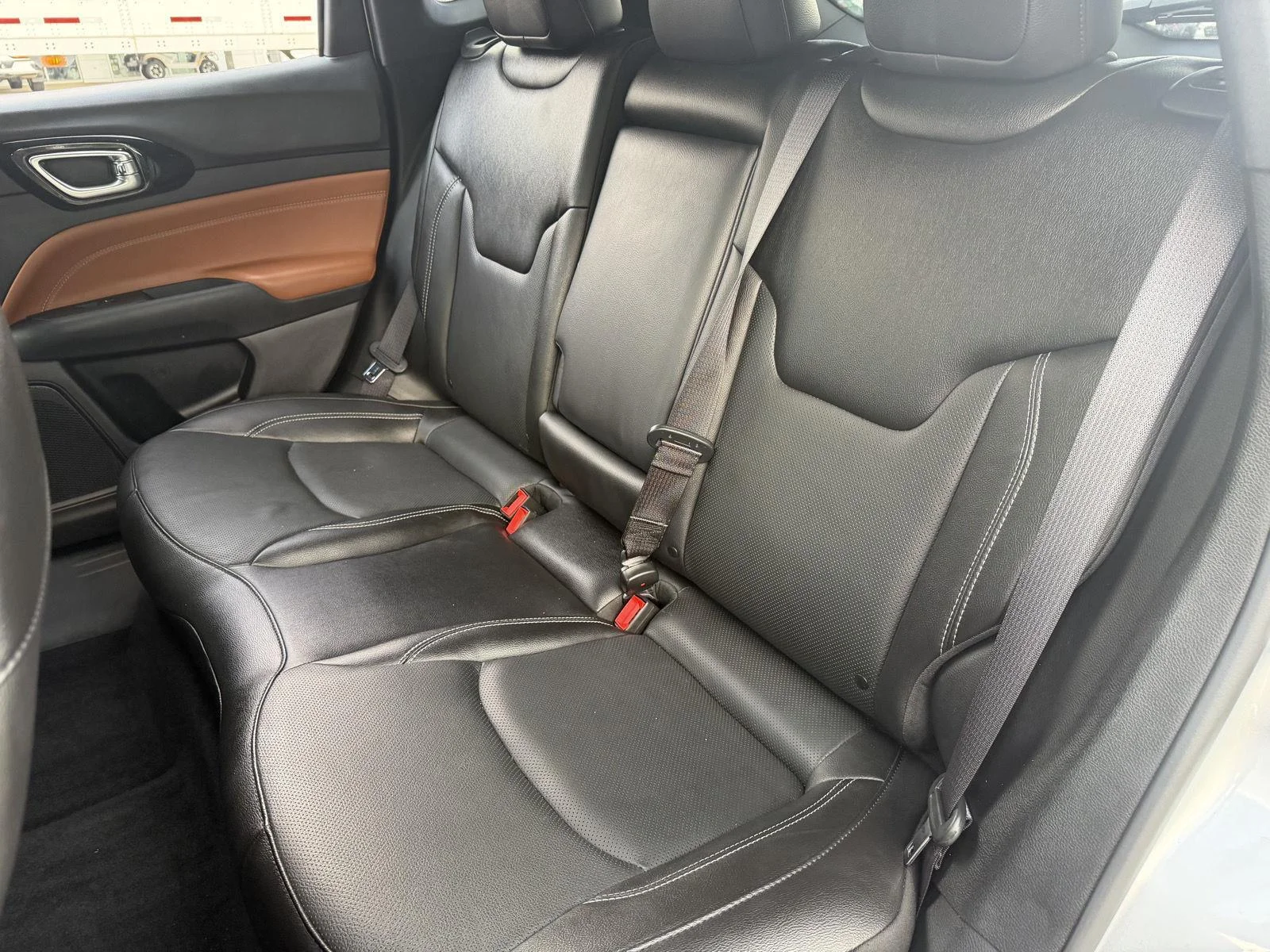 Used 2025 Silver Zynith Metallic Clearcoat Jeep Limited image 16