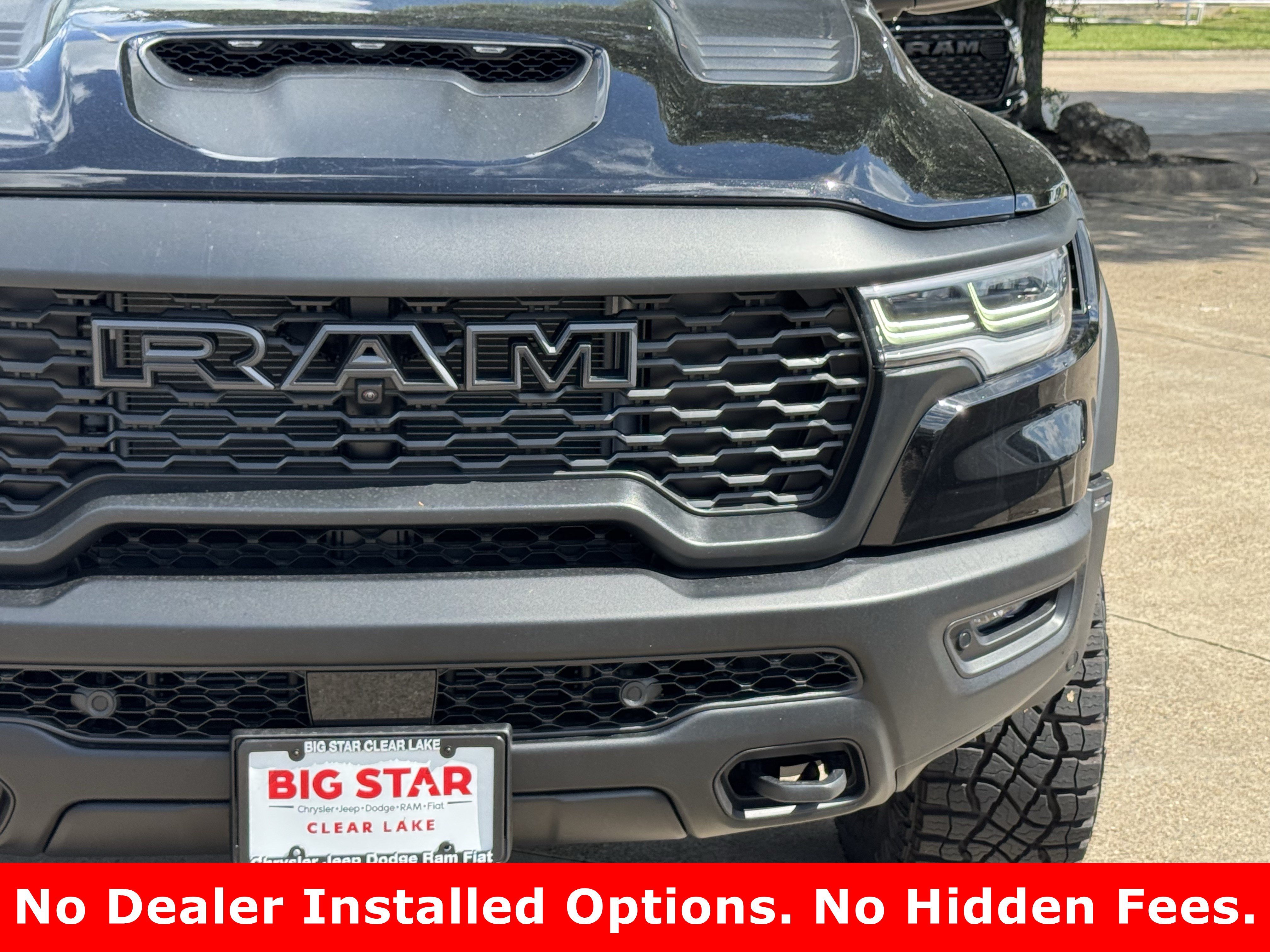 New 2026 Diamond Black Crystal Pearl-Coat Exterior Paint RAM RHO image 4