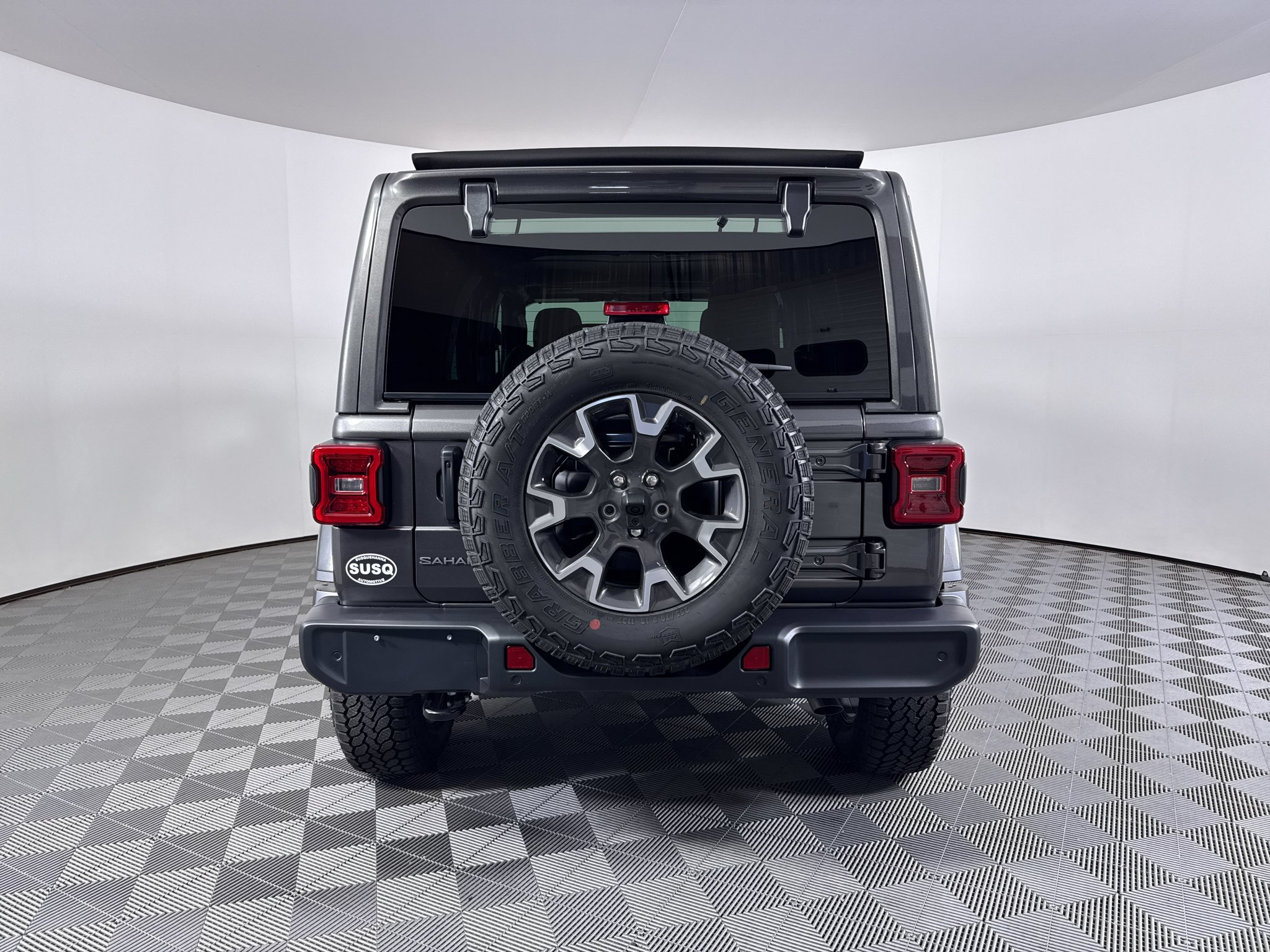 New 2027 Granite Crystal Metallic Clear-Coat Paint Jeep Sahara image 13