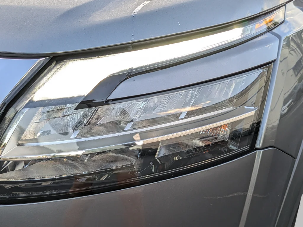 Used 2022 Gray Nissan SV image 7