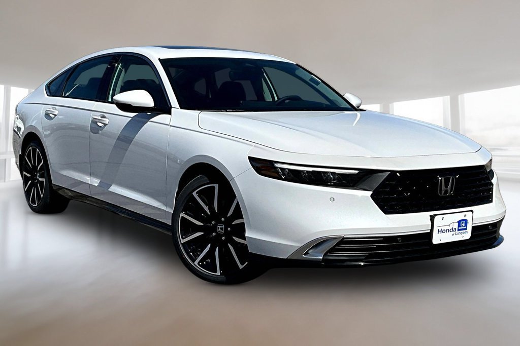 New 2026 Platinum White Pearl Honda Touring image 2