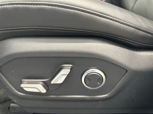 Used 2025 White Hyundai SEL image 19