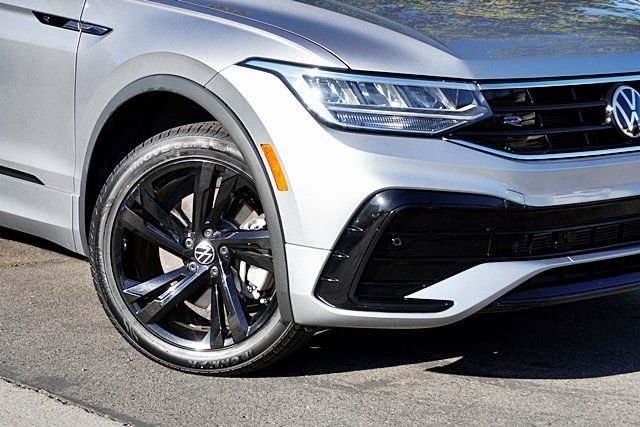 Used 2023 Silver Volkswagen 2.0T SE R-Line Black image 3
