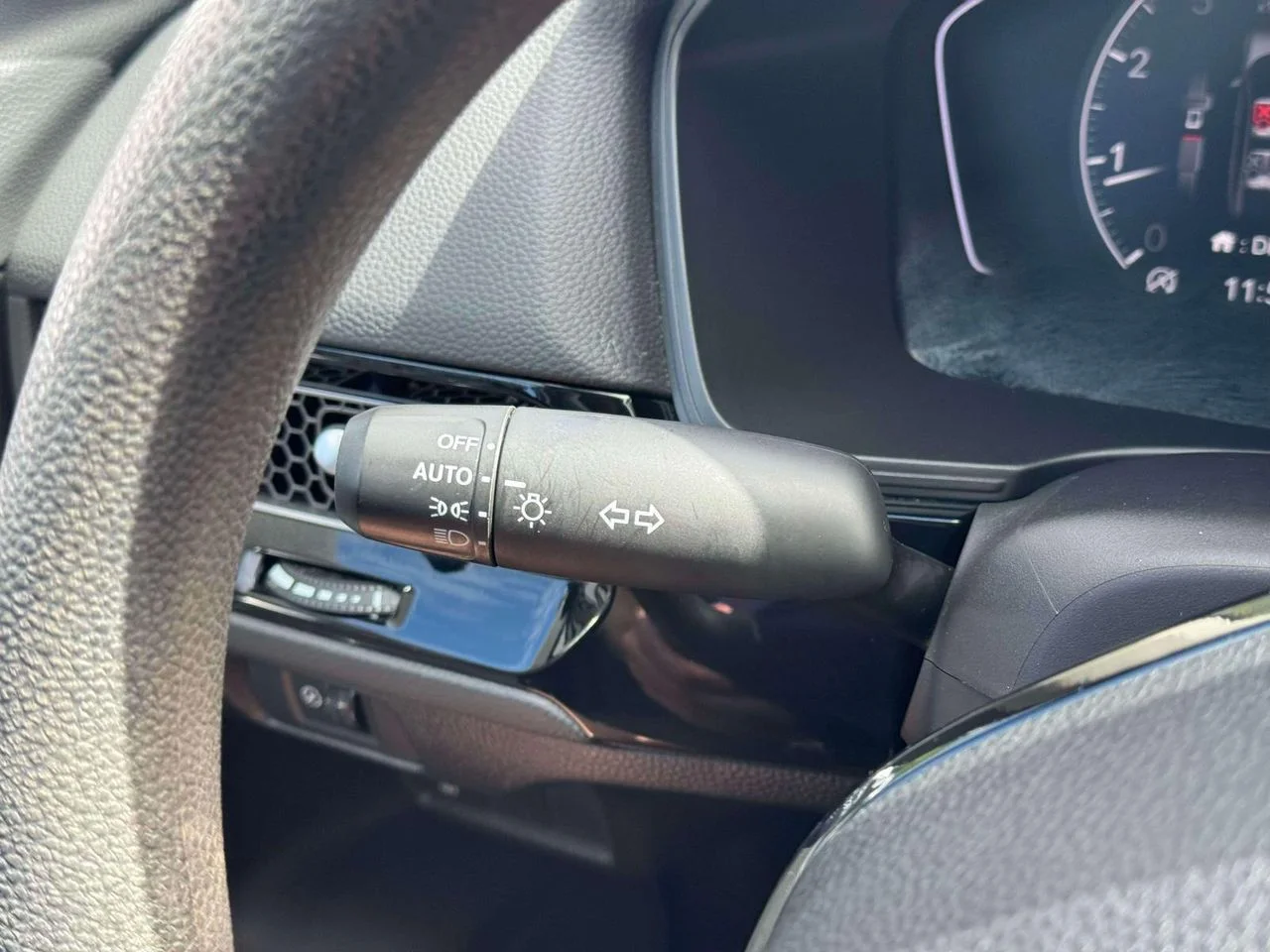 Used 2023 Lunar Silver Metallic Honda LX image 23