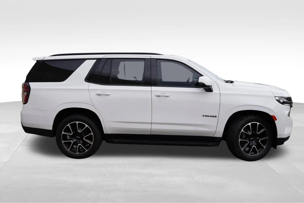 Used 2022 Summit White Chevrolet RST image 3