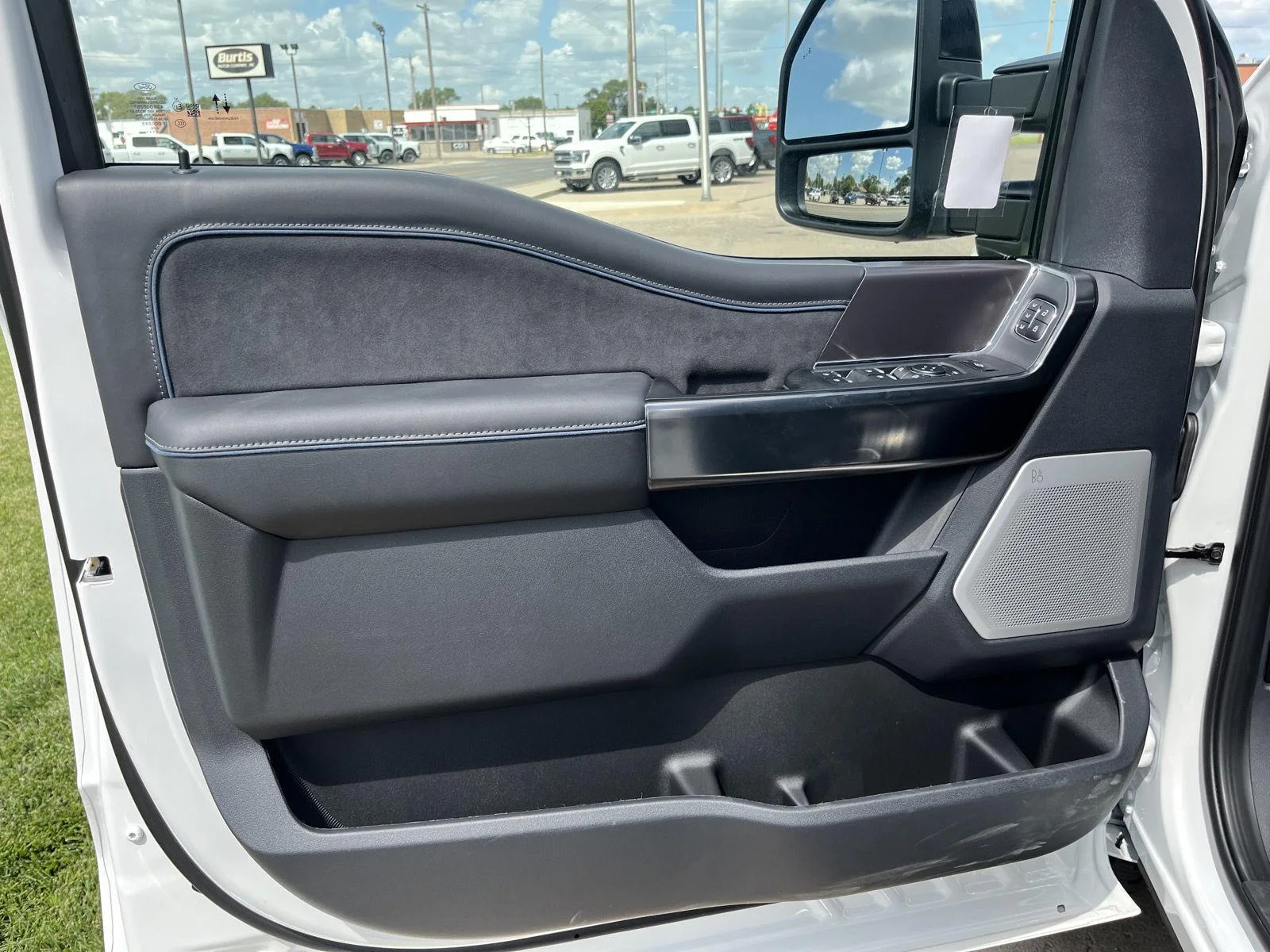 New 2026 Star White Metallic Tri-Coat Ford F-350® Platinum® image 17