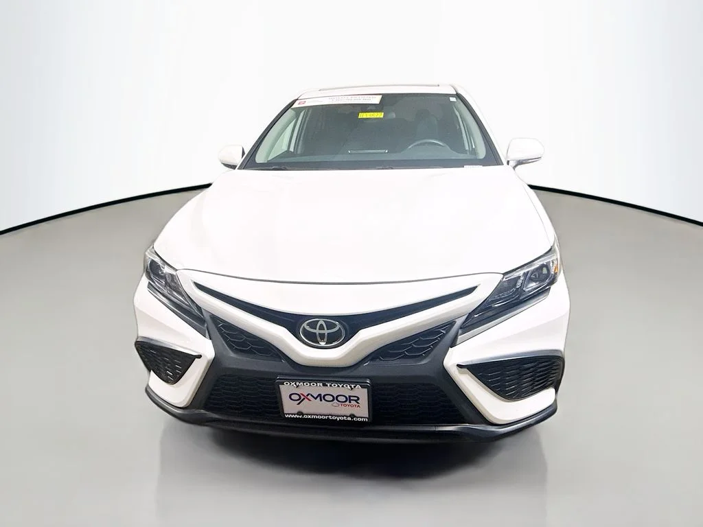 Certified Used 2024 Ice Cap Toyota SE image 2
