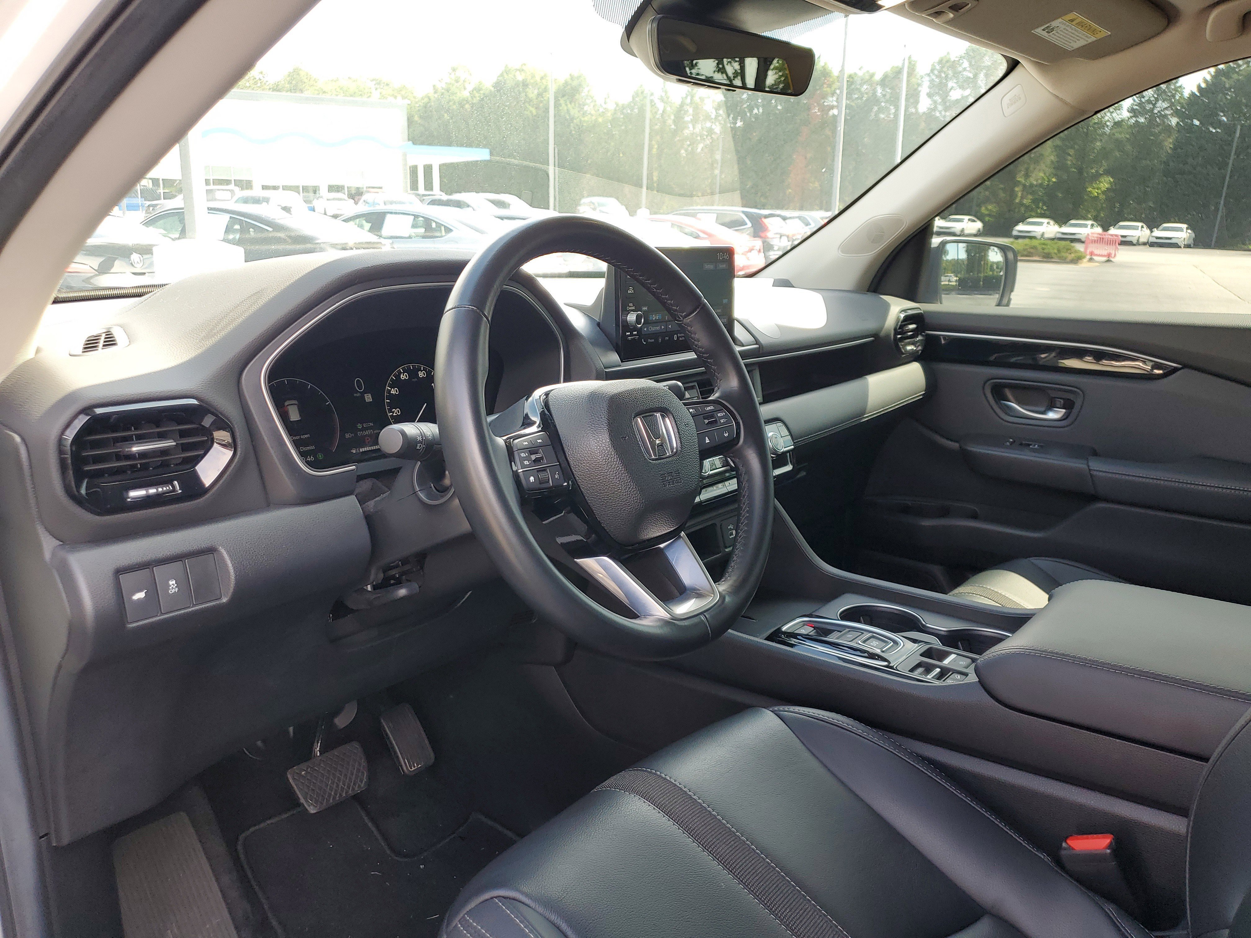 Used 2025 Platinum White Pearl Honda EX-L+ image 18