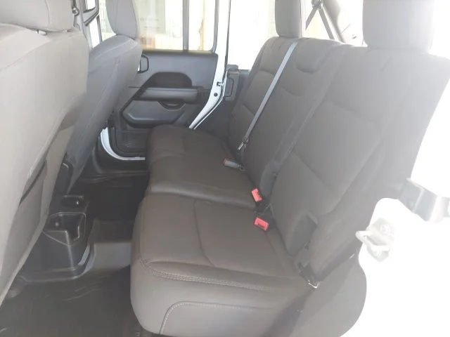 Used 2022 White Jeep Unlimited Sahara image 34