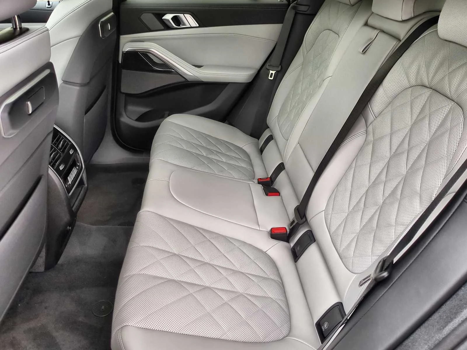 New 2026 Black Sapphire Metallic BMW xDrive40i image 20