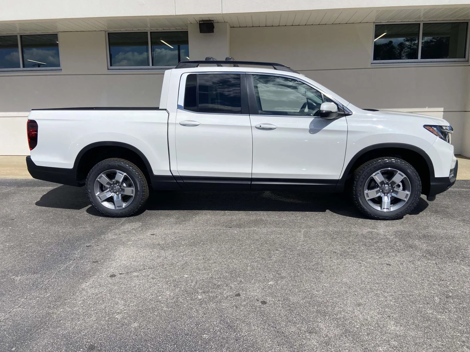 New 2026 Platinum White Pearl Honda RTL AWD image 2