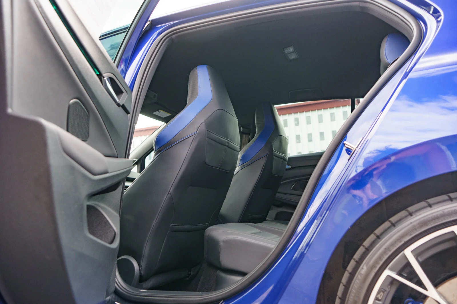 Used 2025 Lapiz Blue Metallic Volkswagen 2.0T image 17
