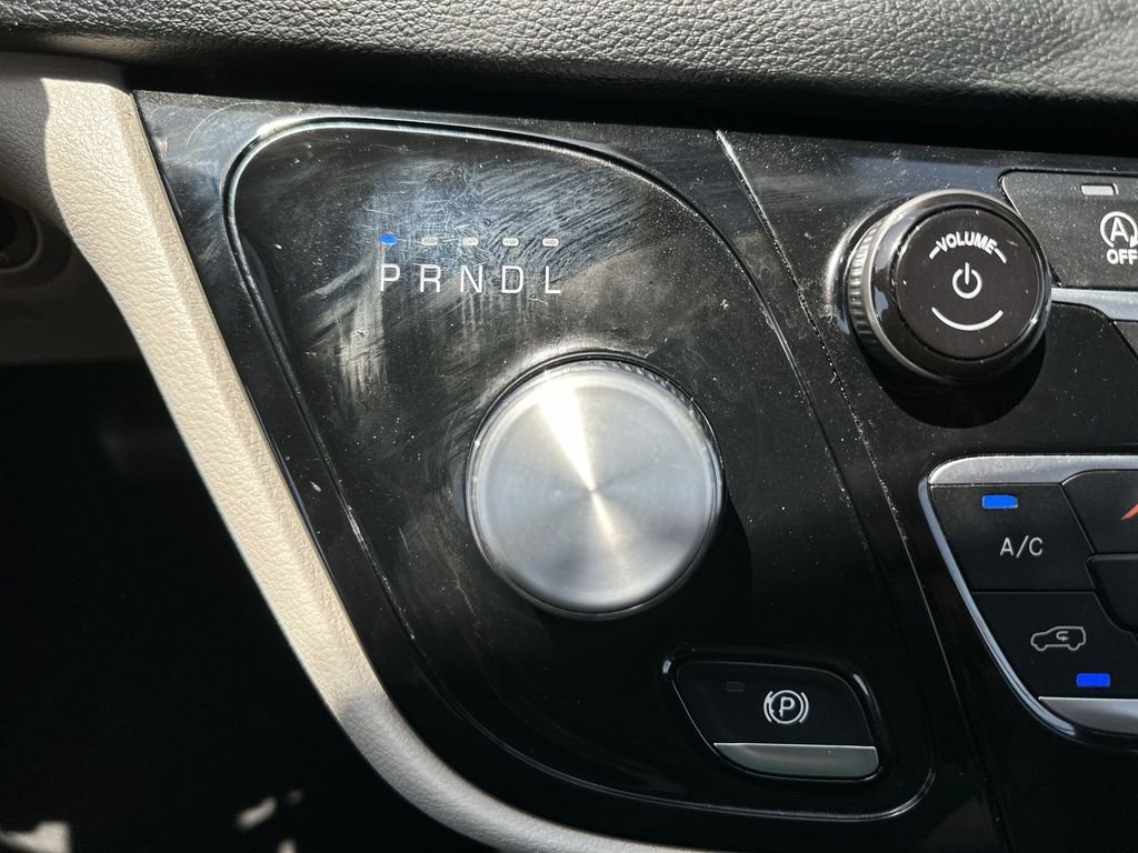 Used 2023 White Chrysler LX image 28