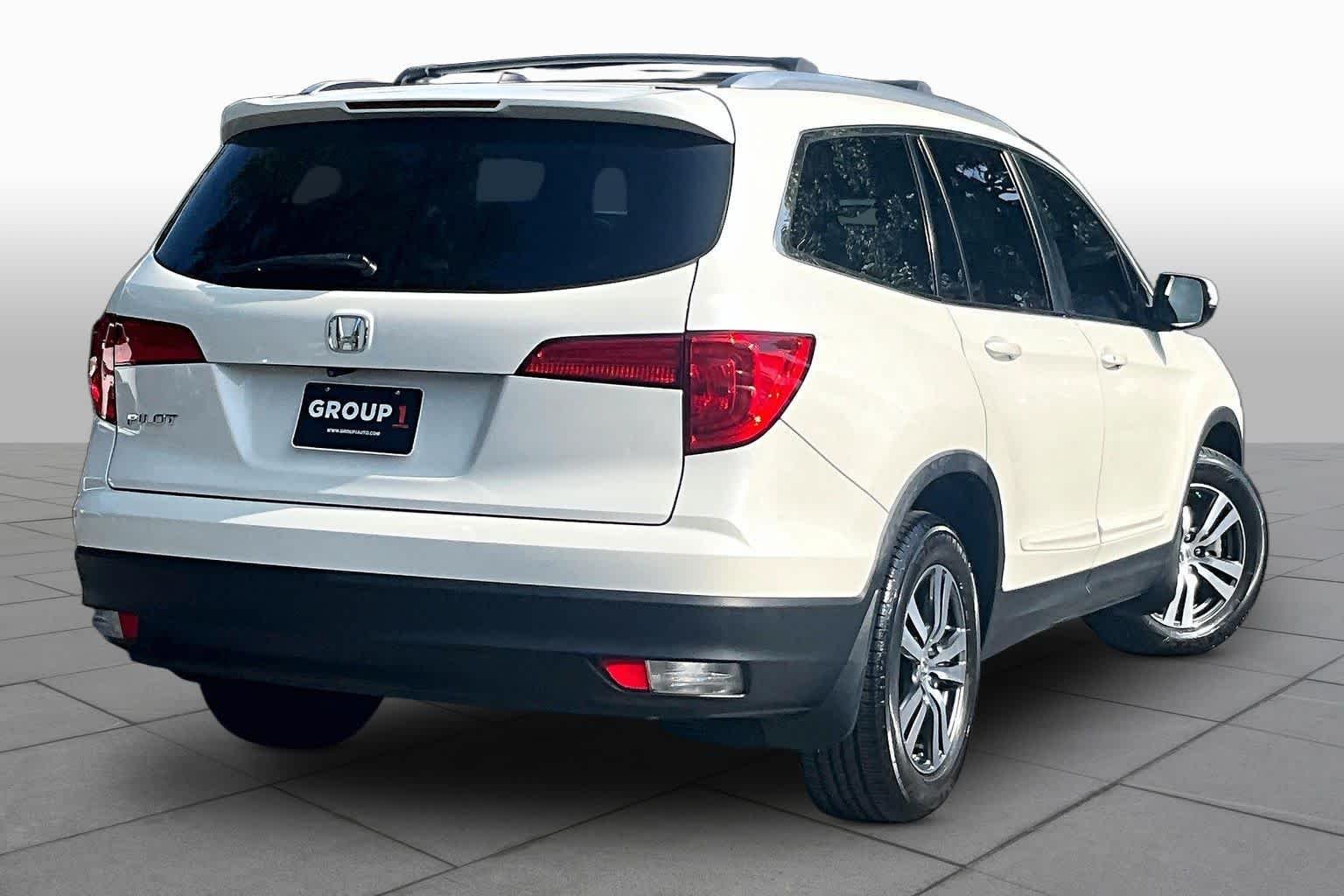 Used 2016 White Diamond Pearl Honda EX-L image 13