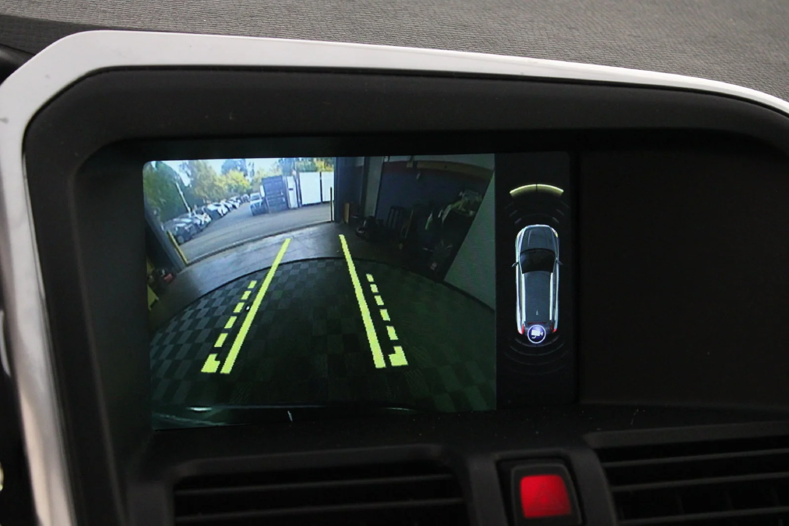 Used 2017 Black Volvo T5 Dynamic image 15