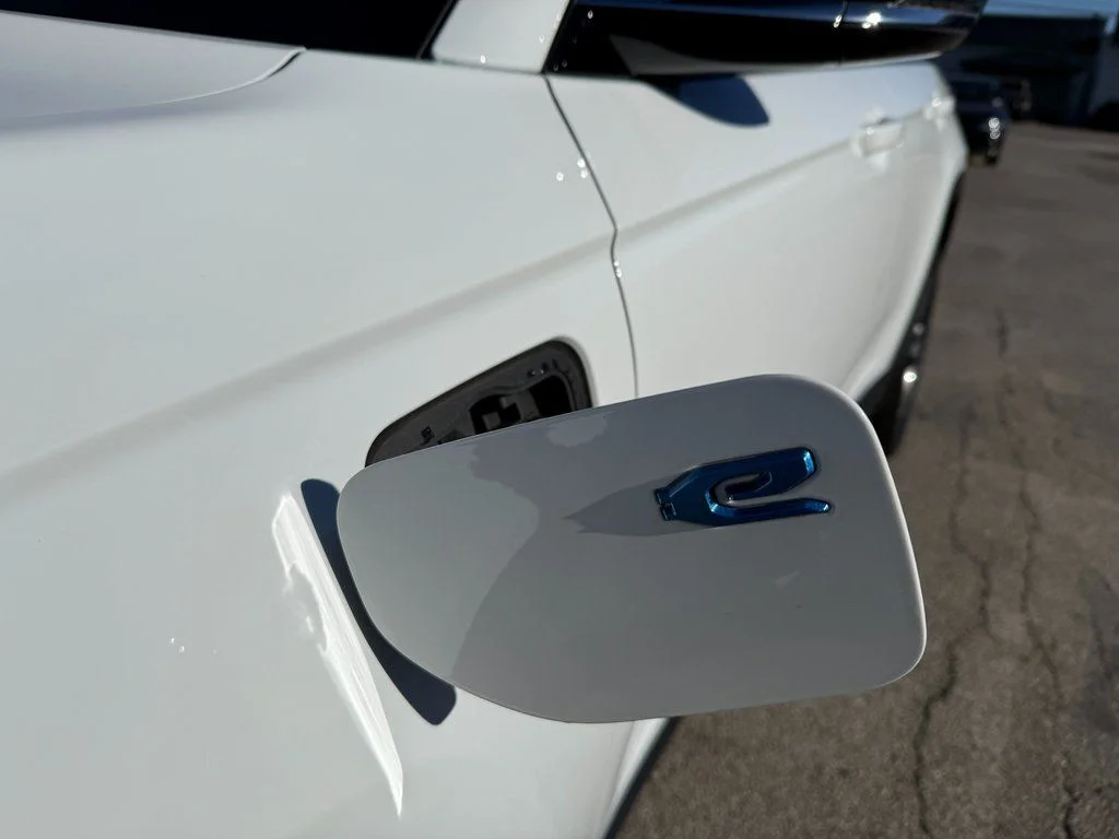 Used 2022 White Jeep 4xe image 24