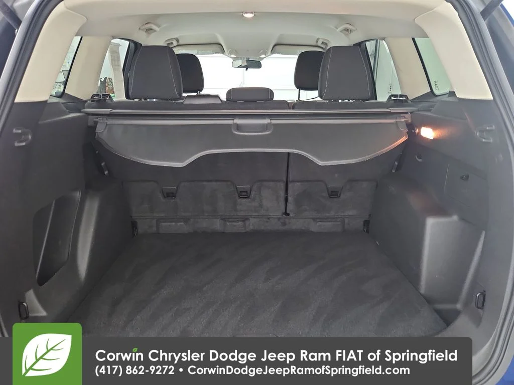Used 2018 Blue Ford SE image 31