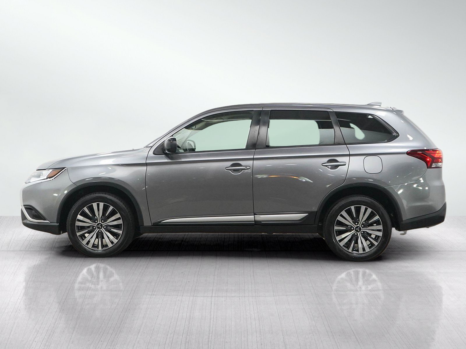 Used 2019 Mitsubishi Outlander ES with VIN JA4AZ3A38KZ053042 for sale in Burnsville, Minnesota