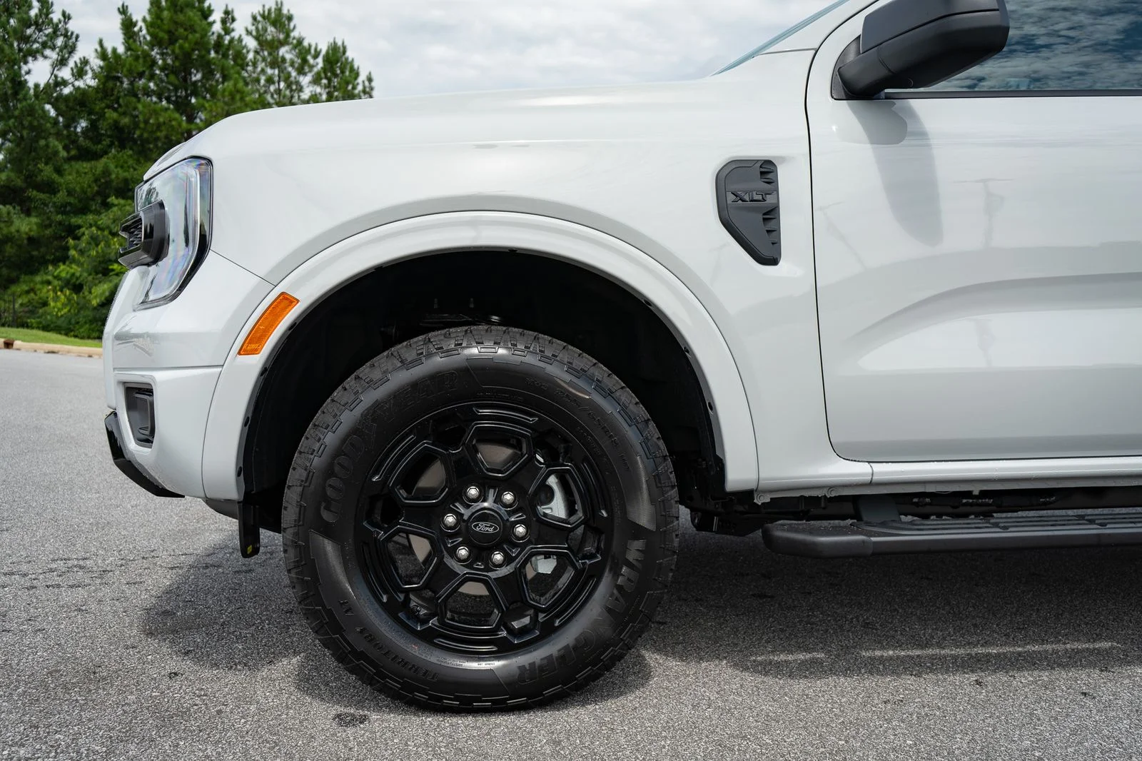 New 2026 Avalanche Ford XLT image 4