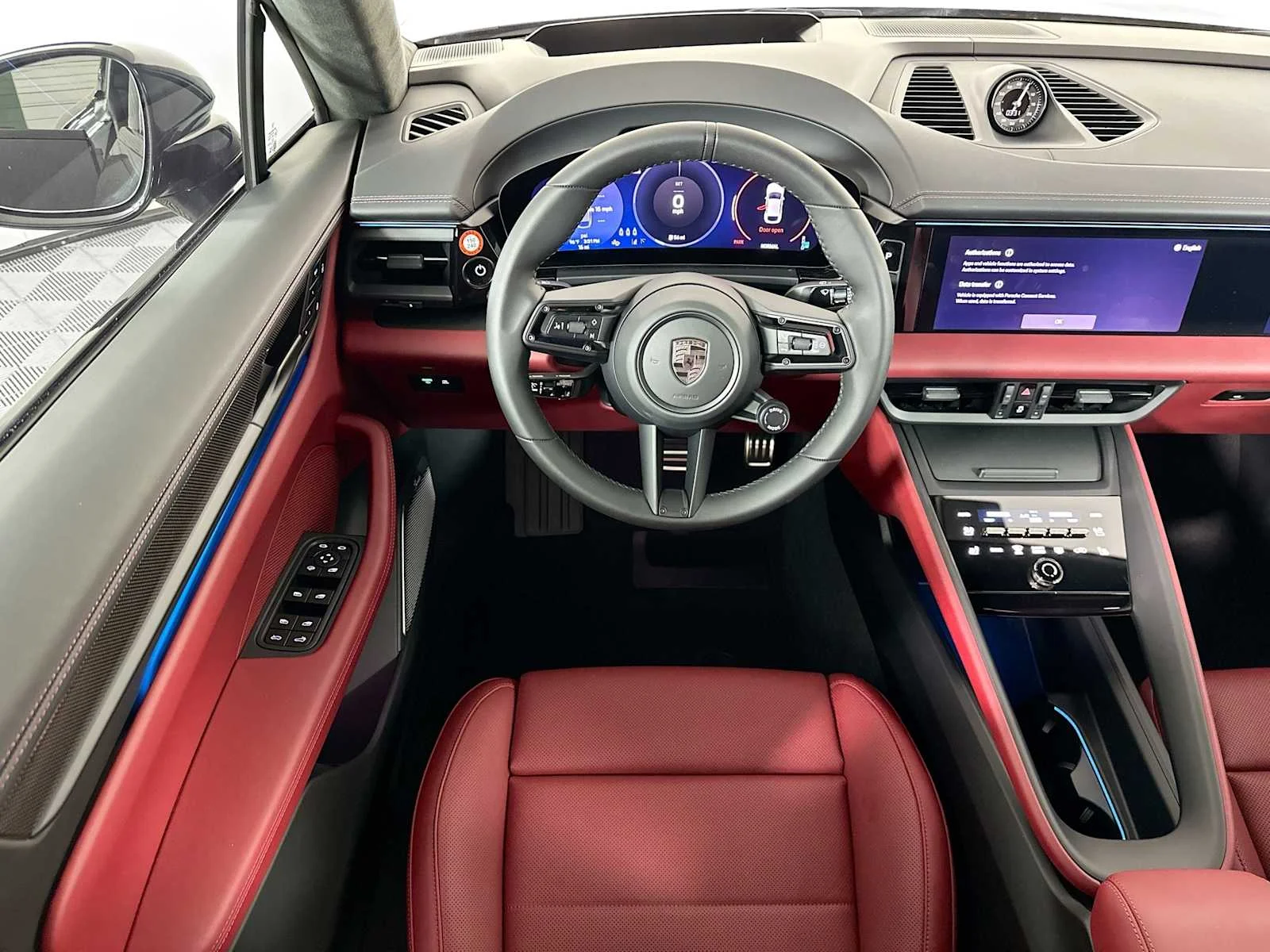 2025 Porsche Macan Turbo Electric - Photo 24