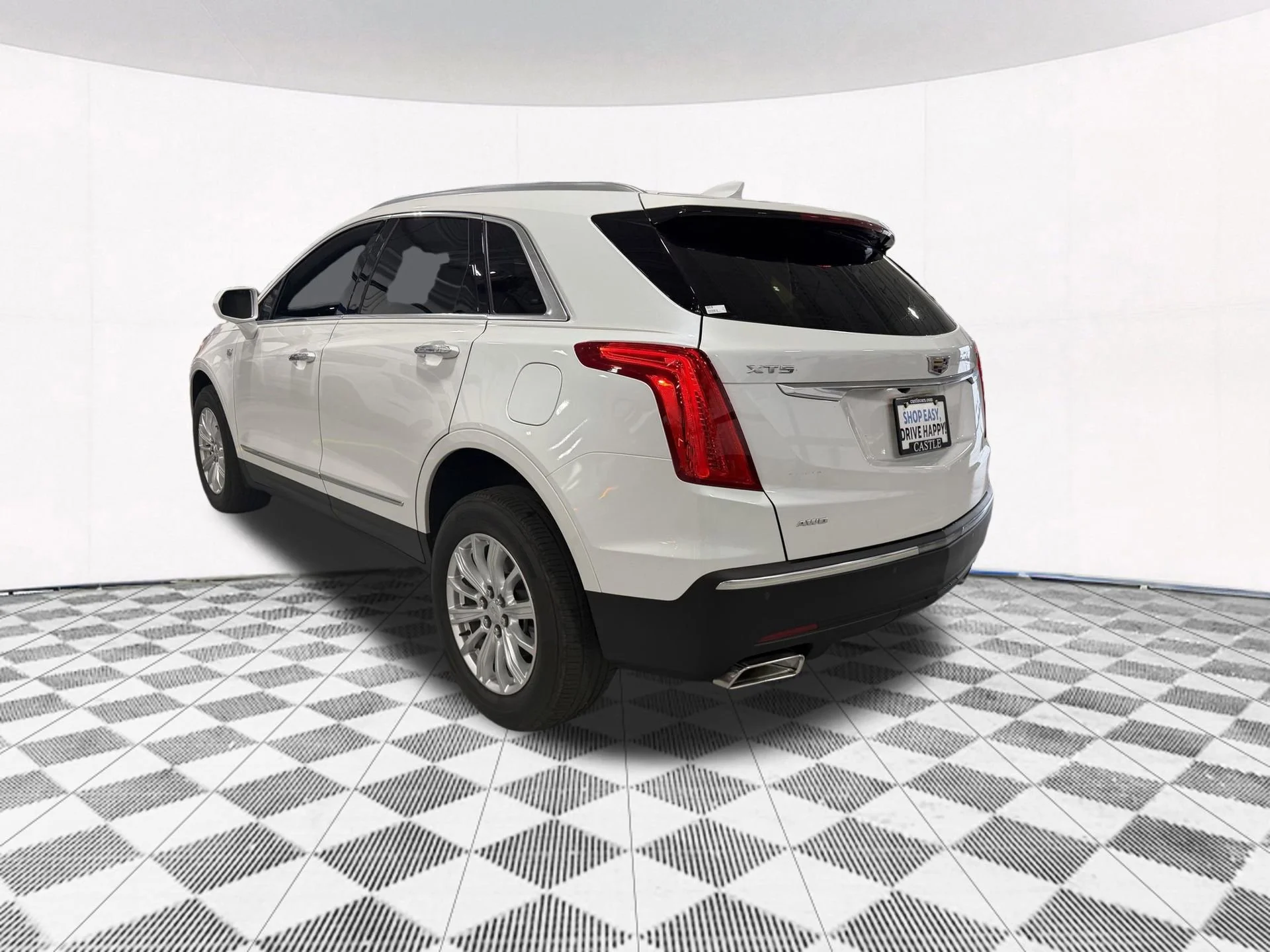Used 2019 CRYSTAL WHITE TRICOAT Cadillac AWD image 11
