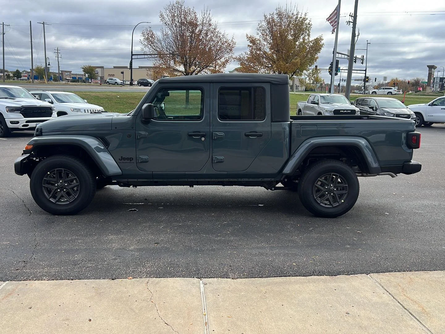 New 2025 Anvil Clear-Coat Exterior Paint Jeep Sport S image 4
