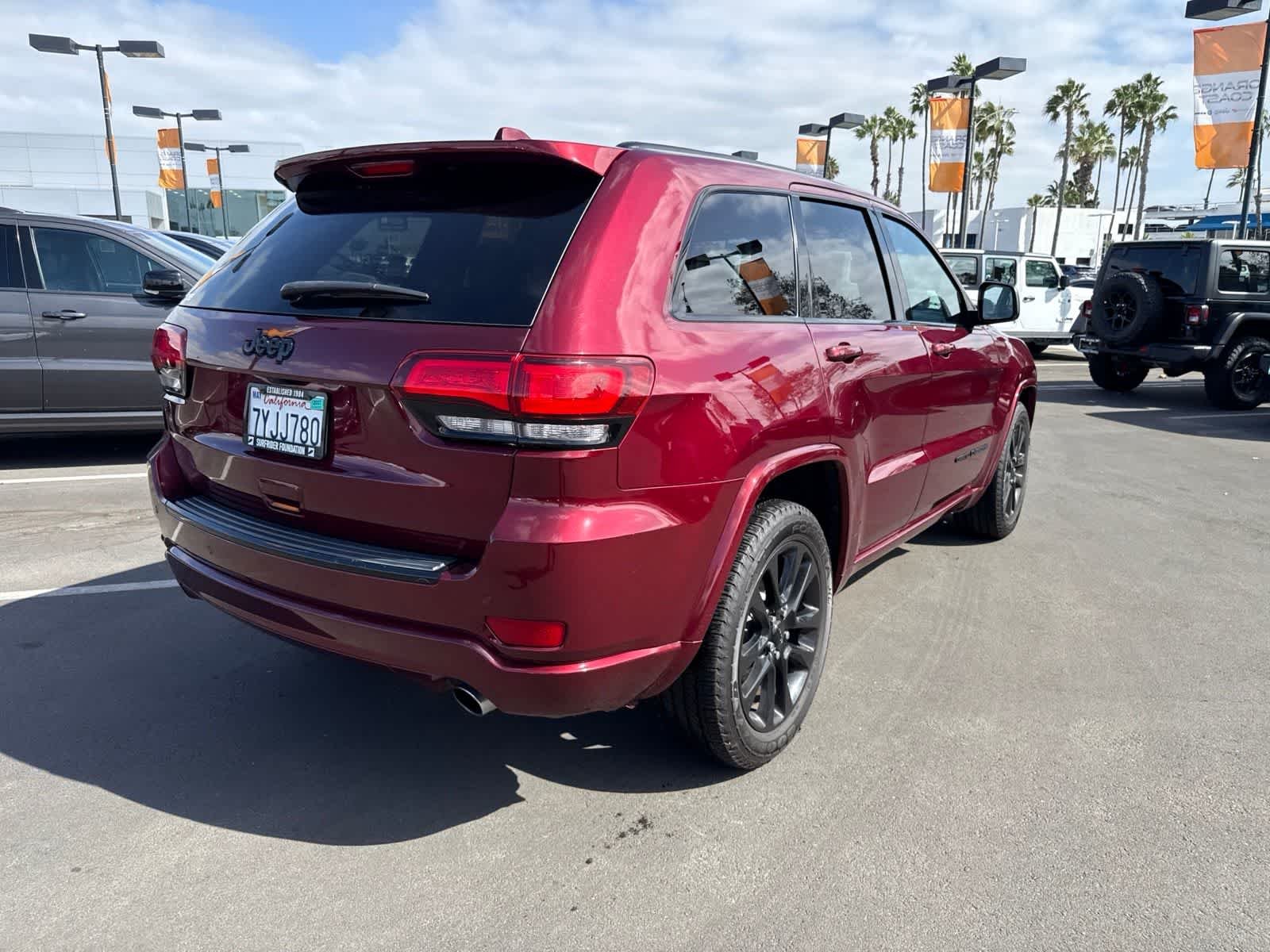 Used 2017 Velvet Red Pearlcoat Jeep Altitude image 15
