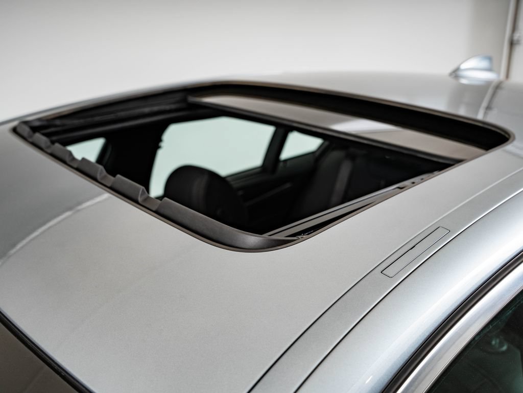 Used 2019 Bluestone Metallic BMW 540i xDrive image 14