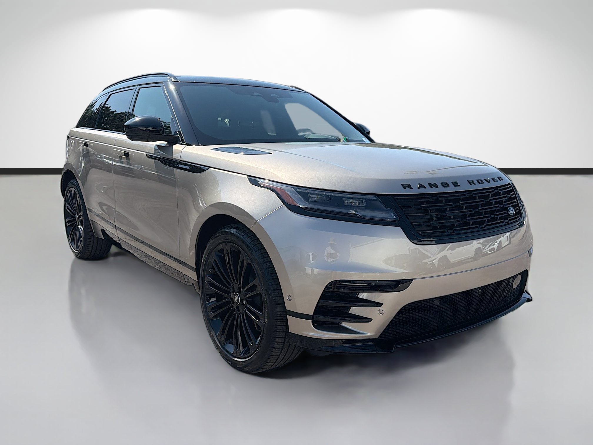 New 2026 Batumi Gold Land Rover Belgravia Edition image 7