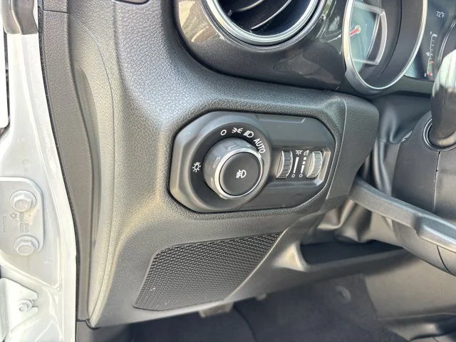 Used 2022 White Jeep Unlimited Rubicon 392 image 25