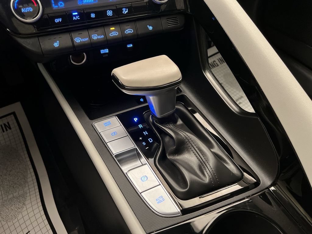 2025 Hyundai Elantra Limited - Photo 19