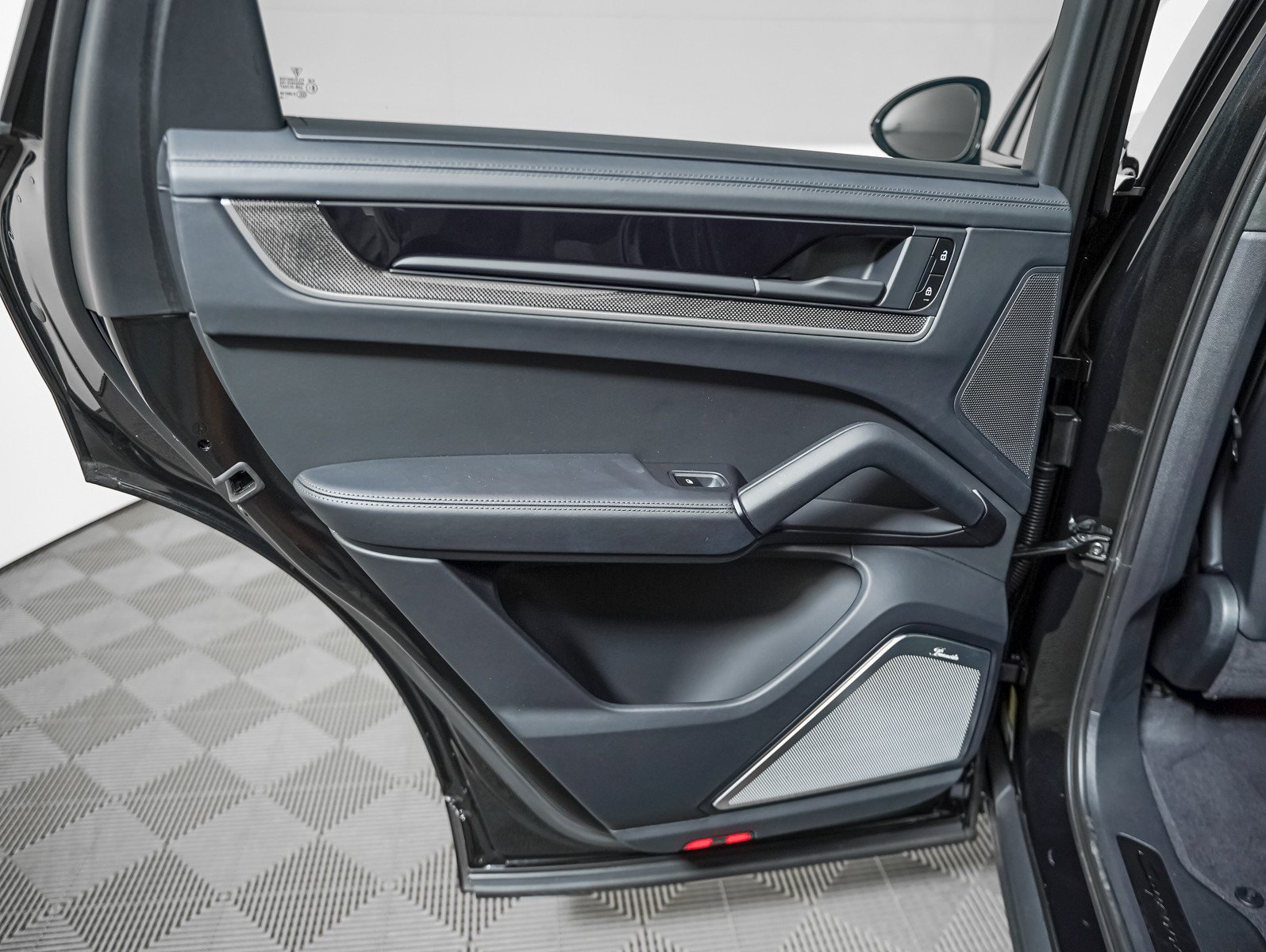 New 2026 CHROMITE BLACK Porsche Turbo E-Hybrid image 28