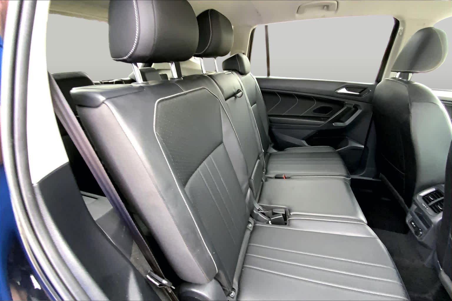 Used 2022 Deep Black Pearl Volkswagen SE image 19